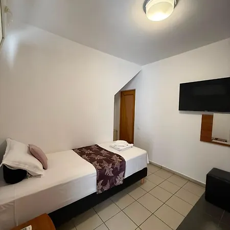 Tranzzit Ed Boutique 3*