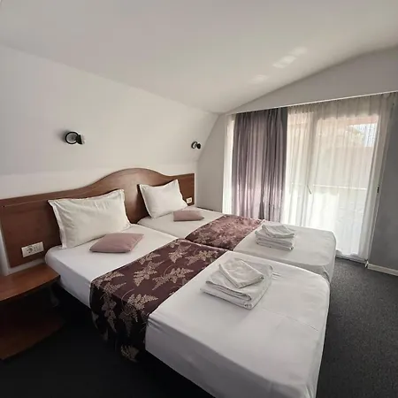 Tranzzit Ed Boutique 3*